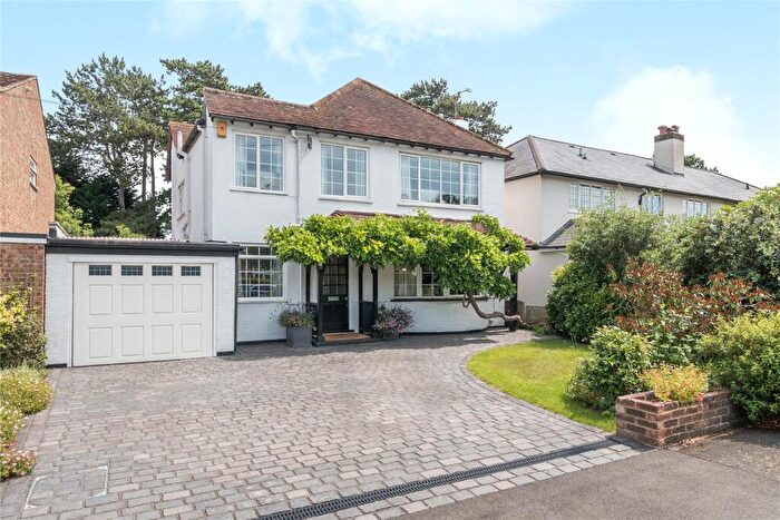 4 Bedroom Detached House For Sale In Clarence Road, Hersham, Walton-On-Thames, Surrey, KT12
