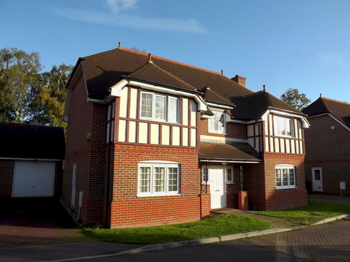 4 Bedroom House To Rent In Elvetham Heath, GU51