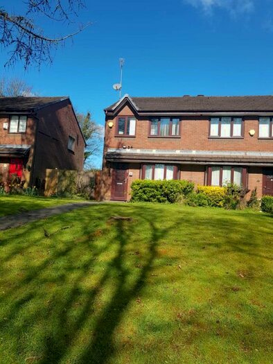 3 Bedroom Semi-Detached House To Rent In Crescent Grove, Manchester, M25