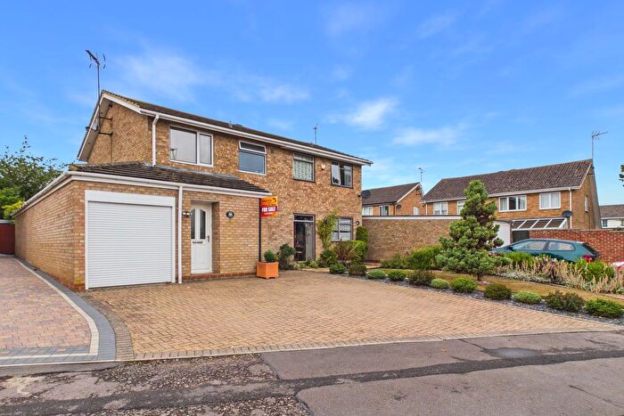 3 Bedroom Semi Detached House For Sale In St. Lawrence Road South, Towcester, NN12