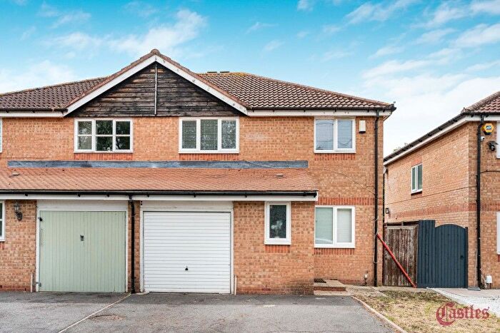 4 Bedroom Semi Detached House To Rent In George Lovell Drive, Enfield, EN3