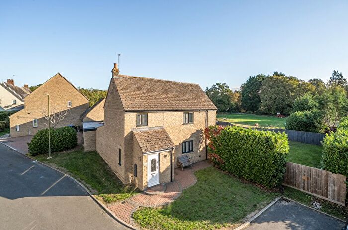 6 Bedroom Detached House For Sale In Thorpes Field, Alvescot, Bampton, Oxfordshire, OX18