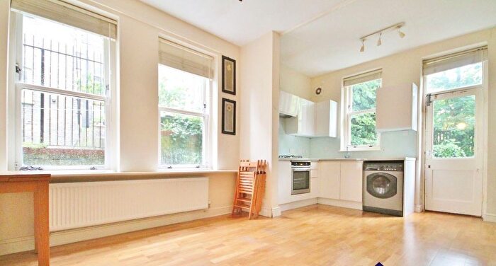 2 Bedroom Flat To Rent In Cathcart Hill, London, Tufnell Park, N19
