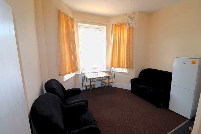 1 Bedroom Flat To Rent In Mansfield Road, Ilford, IG1