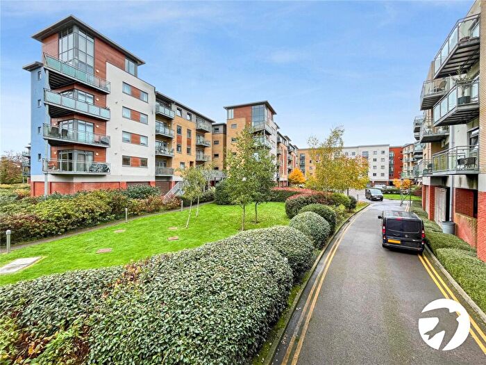 2 Bedroom Flat To Rent In Hart Street, Maidstone, Kent, ME16