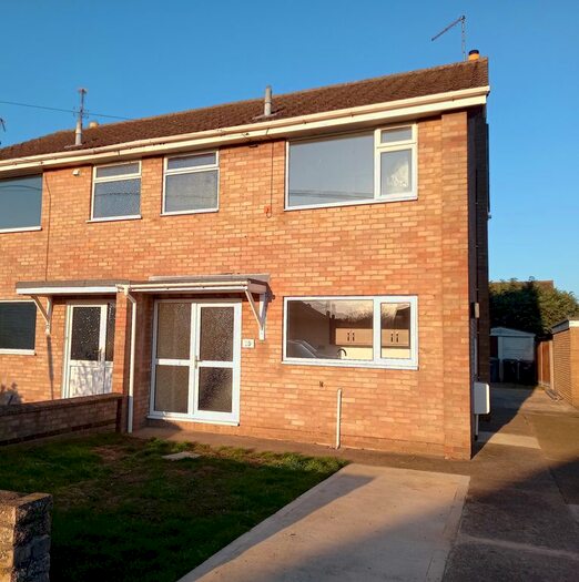 3 Bedroom Semi-Detached House To Rent In Mark Avenue, Sleaford, NG34