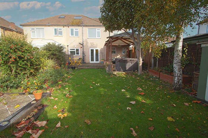 4 Bedroom Semi-Detached House For Sale In Atride Chase, Billericay, CM12