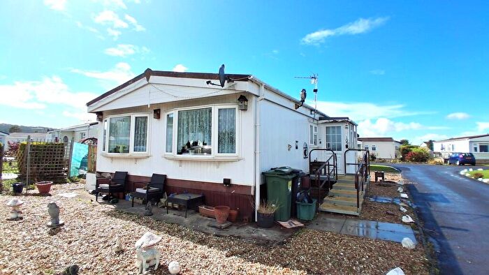 2 Bedroom Park Home For Sale In Oaktree Park, Locking, BS24