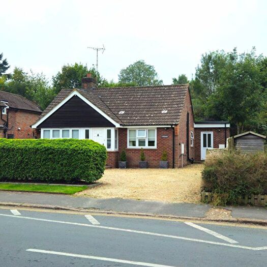 3 Bedroom Bungalow To Rent In Aylesbury Road, Great Missenden, HP16