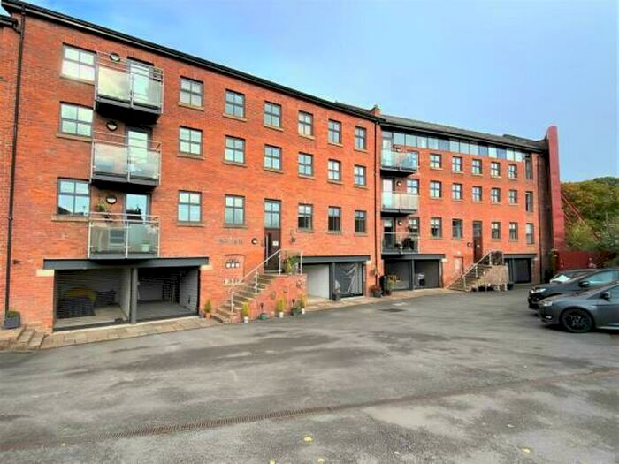 3 Bedroom Flat To Rent In Stonehouse Green, Congleton, CW12