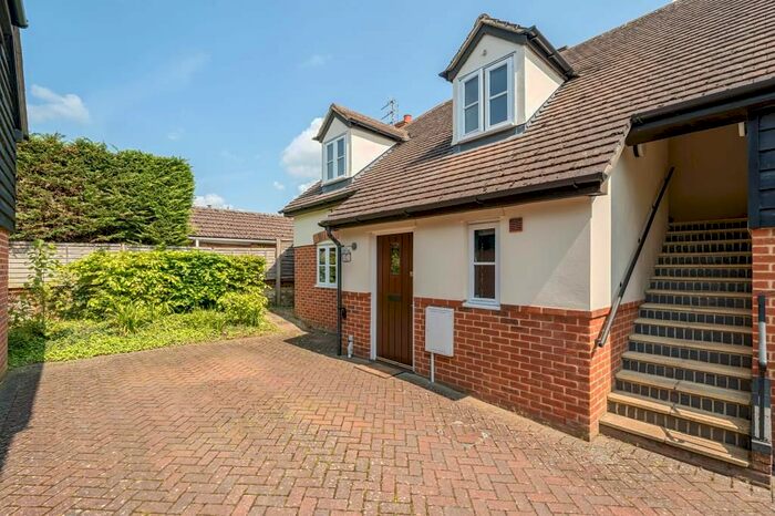 2 Bedroom Flat To Rent In Chapel Lane, Benson, OX10