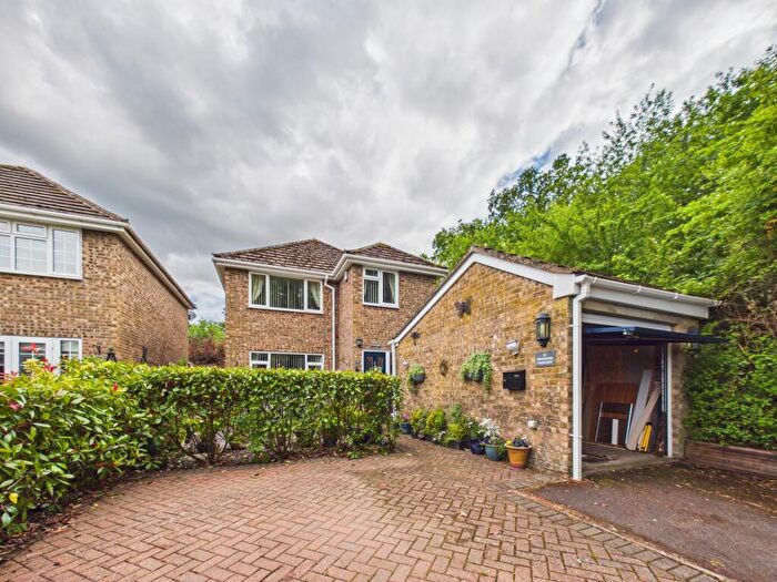 3 Bedroom Detached House For Sale In Droxford Crescent, Tadley, RG26