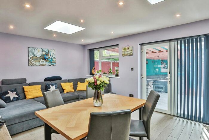 3 Bedroom Bungalow For Sale In Encombe Close, Poole, BH12
