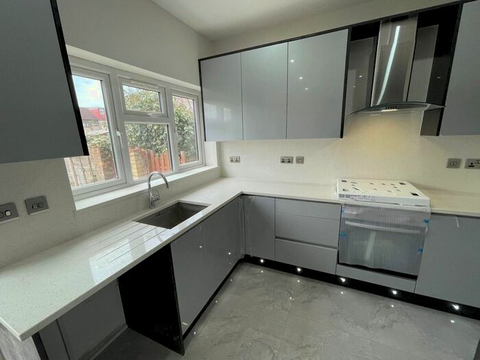 6 Bedroom Property To Rent In Clinton Crescent, Ilford IG6