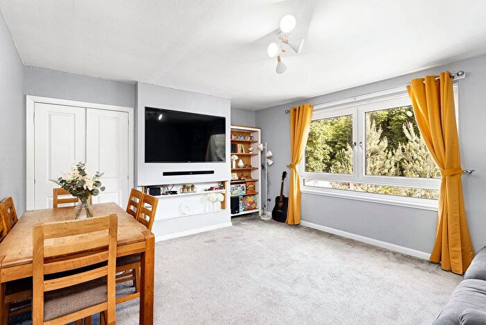 3 Bedroom Flat For Sale In Buckstone Crescent, Edinburgh, EH10