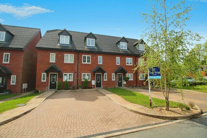 4 Bedroom Terraced House To Rent In West Park Drive, Macclesfield, Cheshire, SK10