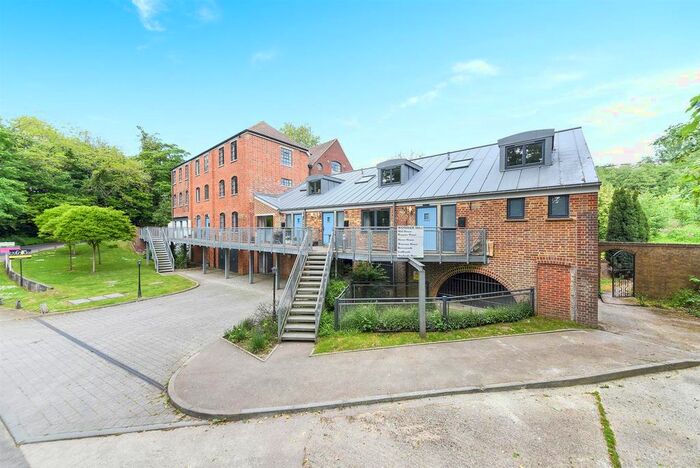 3 Bedroom Mews For Sale In Wonham Lane, Betchworth, RH3