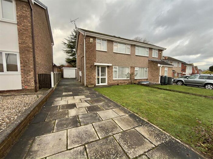 3 Bedroom Semi Detached House For Sale In Low Garth Road, Sherburn In Elmet, Leeds, LS25