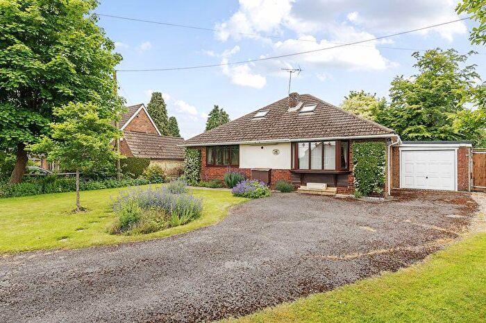 3 Bedroom Bungalow For Sale In Blackberry Lane, Four Marks, GU34