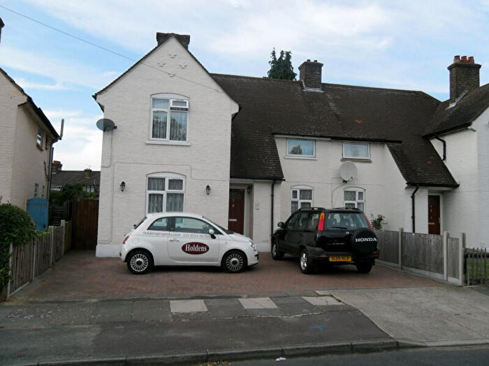 4 Bedroom Semi Detached House To Rent In Denham Way, Barking, Essex, IG11