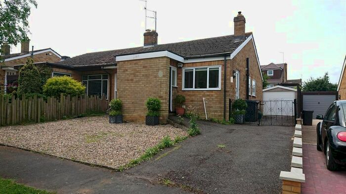 2 Bedroom Bungalow To Rent In Taunton Avenue, Abington, Northampton NN3