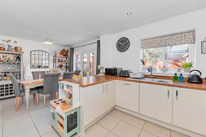 4 Bedroom Detached House For Sale In Myrtlewood Road, Bury St. Edmunds, IP32