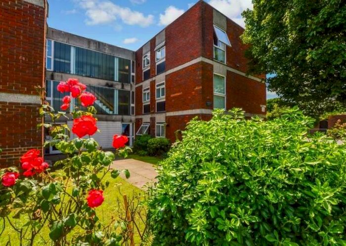 2 Bedroom Apartment To Rent In Brantwood Court, West Byfleet, KT14