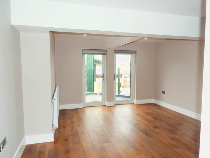 1 Bedroom Flat To Rent In Fishponds Road, Wokingham, RG41