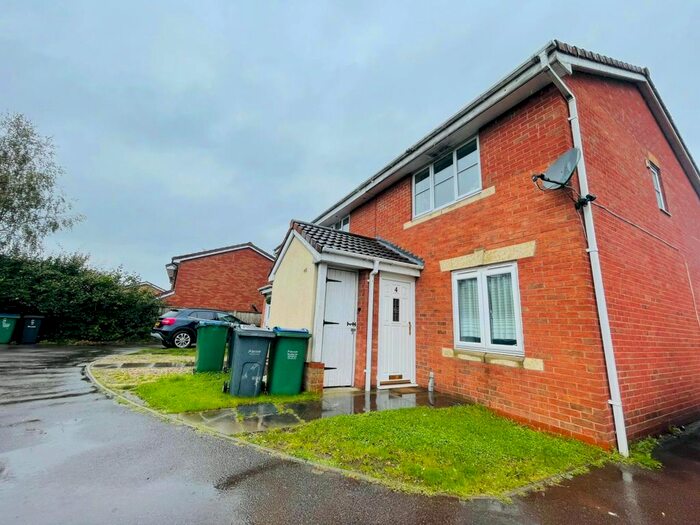 2 Bedroom Semi-Detached House To Rent In Portland Drive, Oldbury, B69
