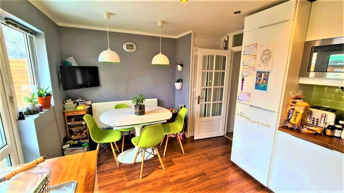 4 Bedroom Town House To Rent In Atkinson Road, London, London, E16