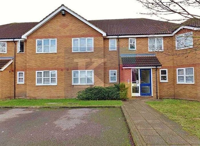 2 Bedroom Flat For Sale In Homefield Close, Hayes, UB4