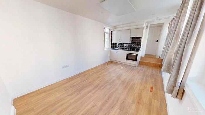 Studio To Rent In Brunswick Place, Hove, BN3