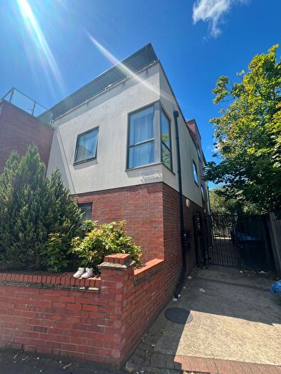 3 Bedroom Flat To Rent In Lancelot Road, Wembley, HA0