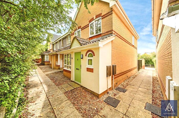 3 Bedroom End Of Terrace House For Sale In Field View, Brackley, Northamptonshire, NN13