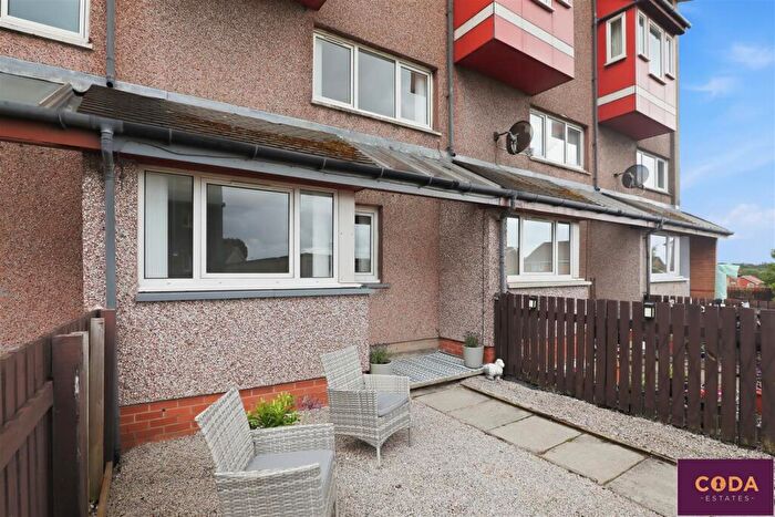 2 Bedroom Maisonette For Sale In Arran Lane, Moodiesburn, G69