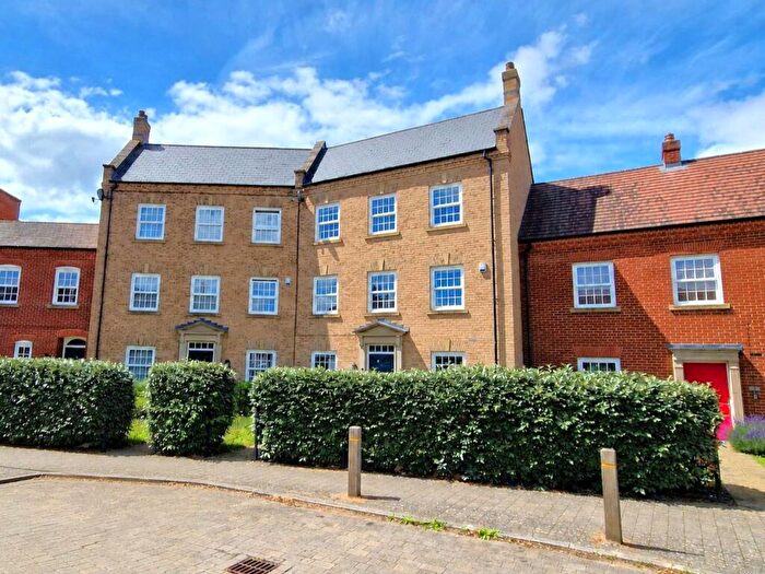 4 Bedroom Town House For Sale In Saxon Way, Great Denham, Bedford, MK40