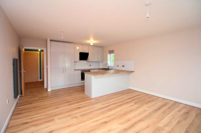 2 Bedroom Flat To Rent In Highcroft, Bolton, BL1