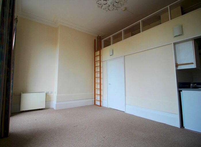 Studio To Rent In Pittville Lawn, Cheltenham, GL52