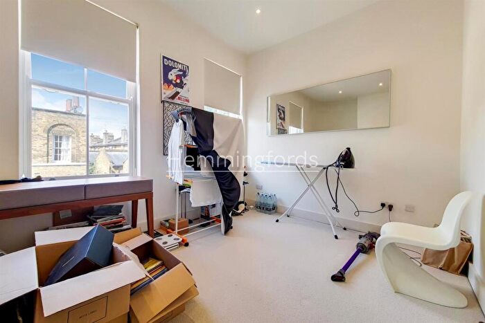 2 Bedroom Apartment To Rent In Whitehorse Road, London, E1
