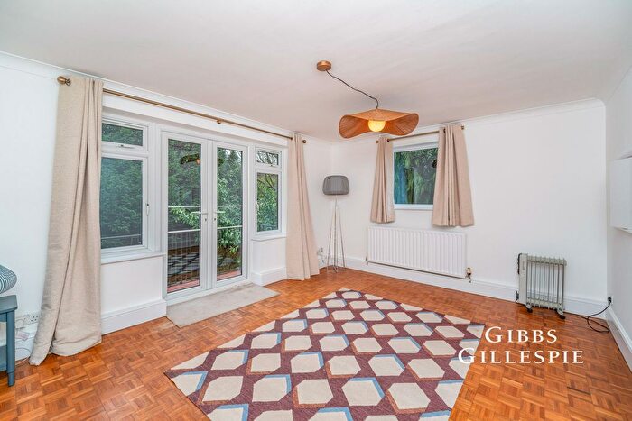 1 Bedroom Flat To Rent In Queens Walk, London, W5