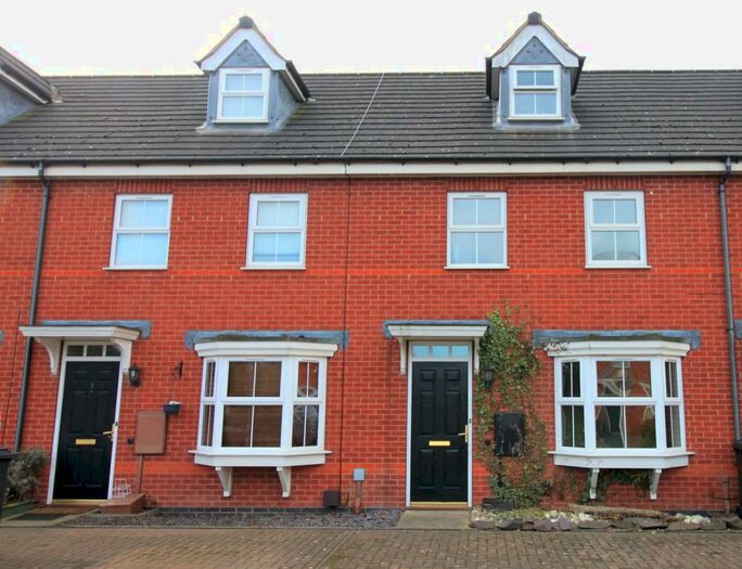 3 Bedroom Town House To Rent In Blueberry Way, Woodville, DE11