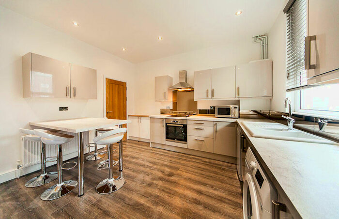 6 Bedroom Terraced House To Rent In Burchett Place, Woodhouse, Leeds, LS6