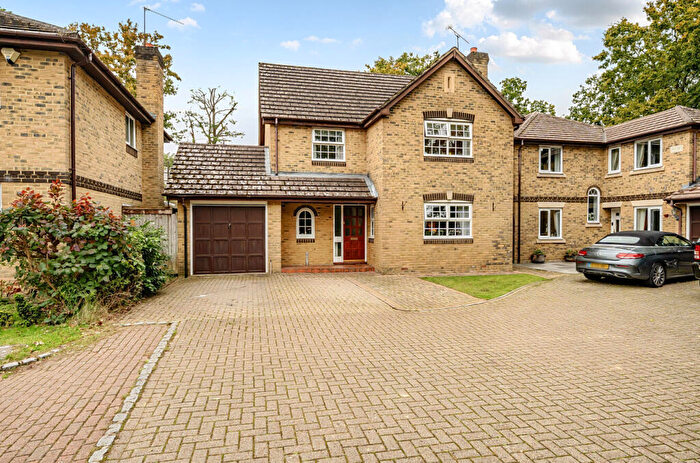 4 Bedroom Detached House For Sale In Minehurst Road, Mytchett, Camberley, Surrey, GU16