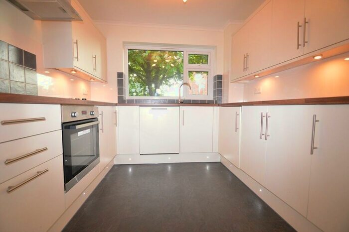 2 Bedroom Apartment To Rent In Upton Park, Slough, Berkshire, SL1