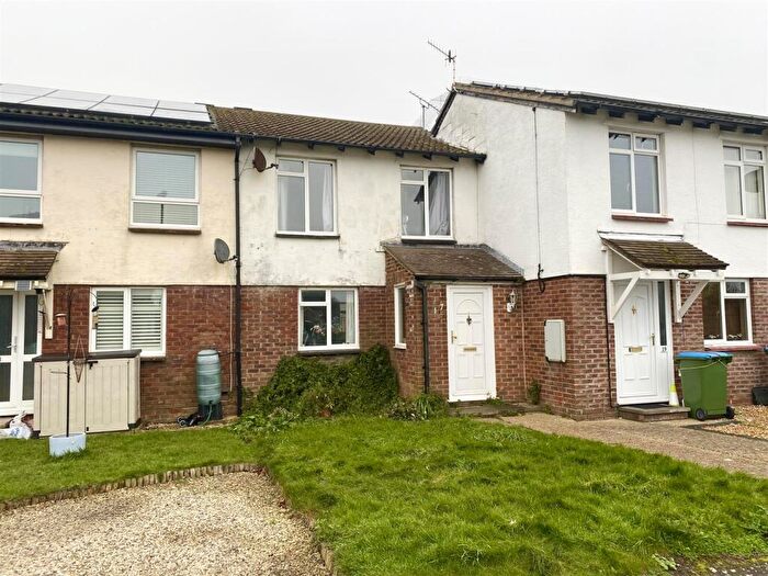Terraced House To Rent In Windward Close, Littlehampton, BN17