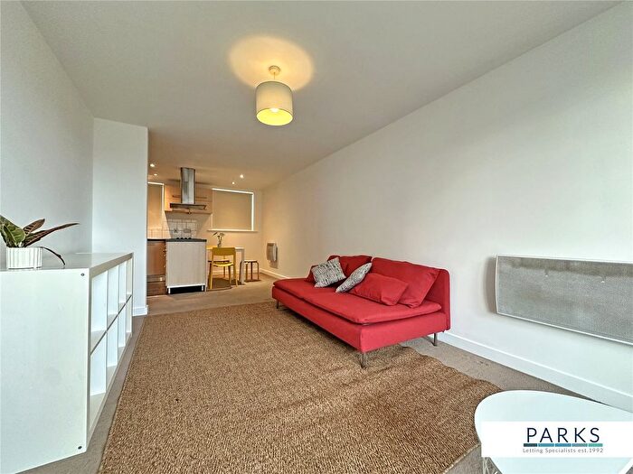 2 Bedroom Flat To Rent In Kingscote Way, Brighton, East Sussex, BN1