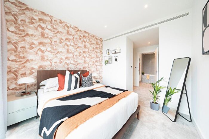 2 Bedroom Flat To Rent In Bloom West, Nine Elms Ln, Nine Elms, London, SW11