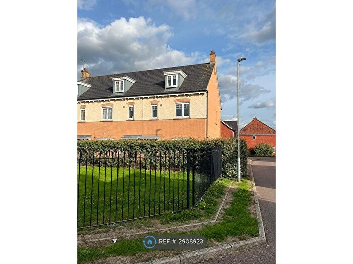 3 Bedroom End Terrace House To Rent In Watson Close, Northampton, NN5