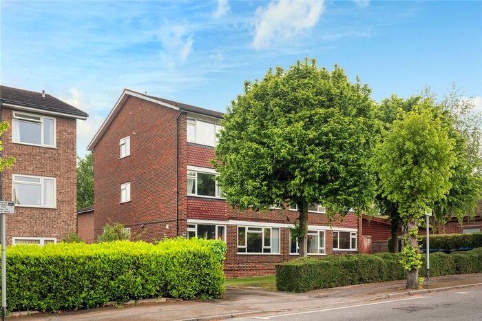 2 Bedroom Flat To Rent In Marlowe House, Durham Road, London, SW20