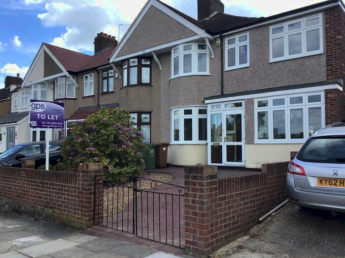4 Bedroom Semi-Detached House To Rent In The Green, Welling, DA16